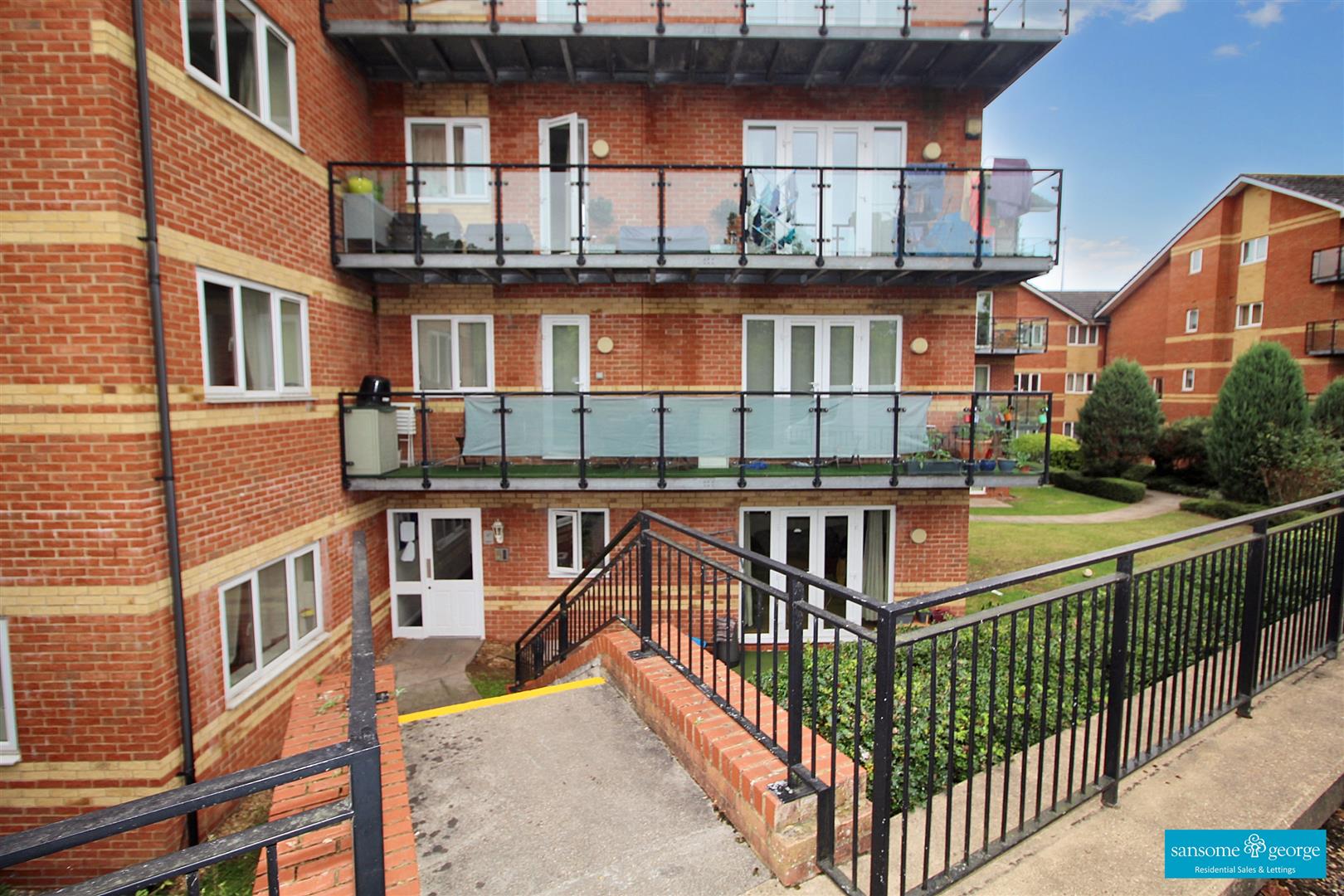 2 bed property in Temple Place, Reading